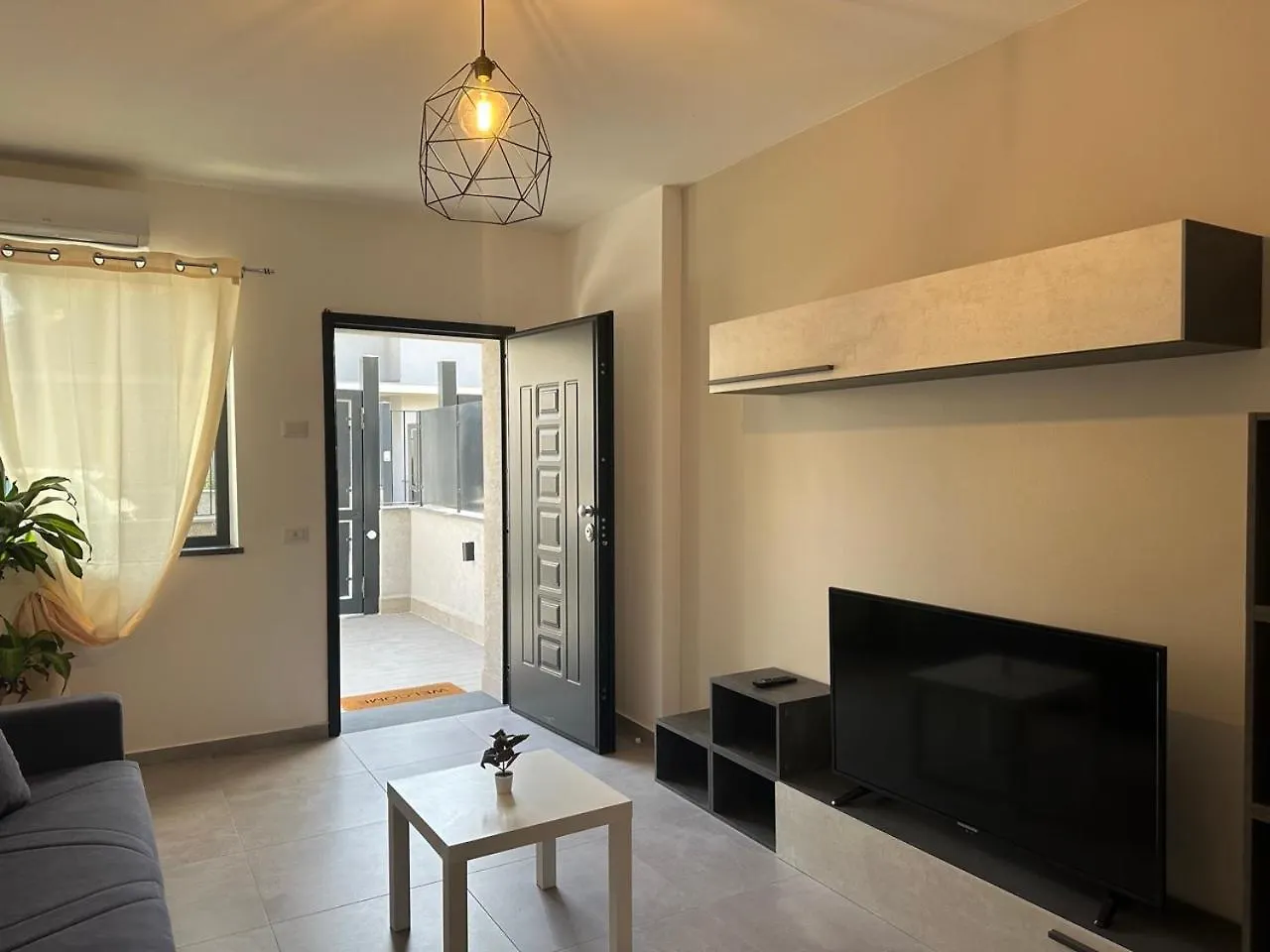 Amour Ici - Villa Intera ניקולוסי מלון דירות